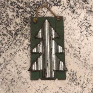 Christmas tree wood & metal sign